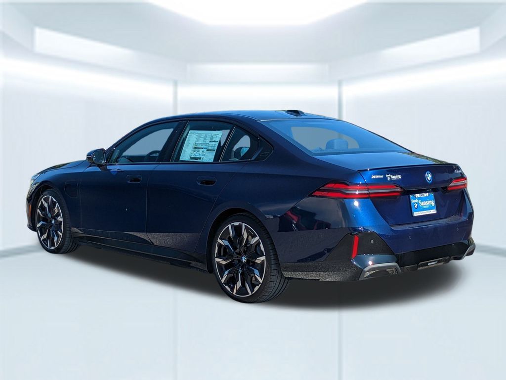 2026 Bmw 550e xDrive photo 3
