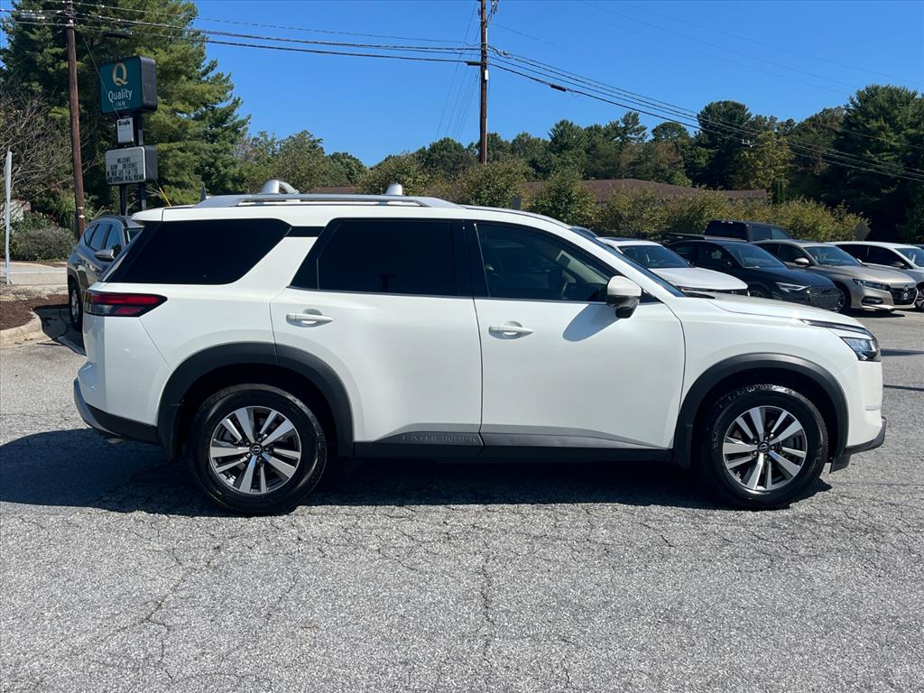 2024 Nissan Pathfinder SL photo 2