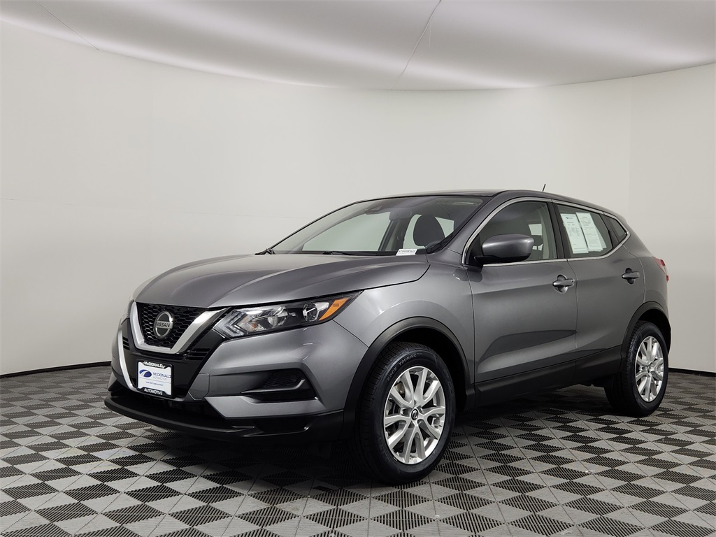 2022 Nissan Rogue Sport S's photo