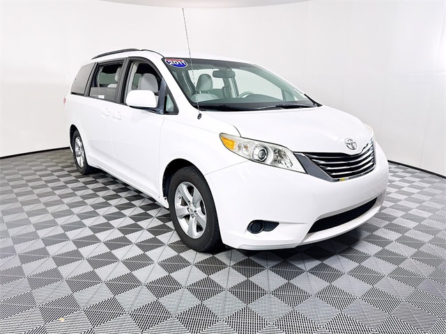 2011 Toyota Sienna LE's photo