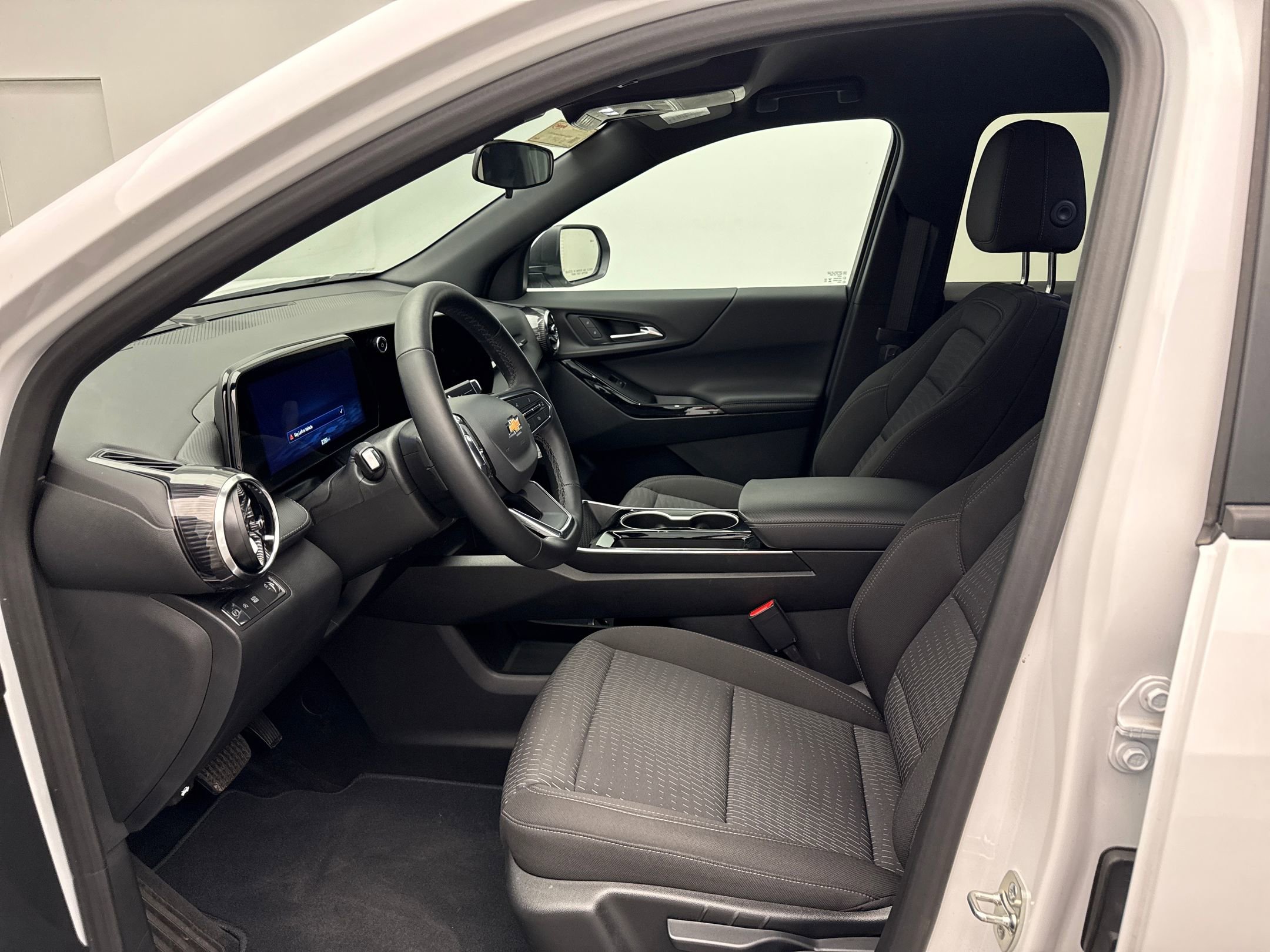 2025 Chevrolet Equinox LT photo 4