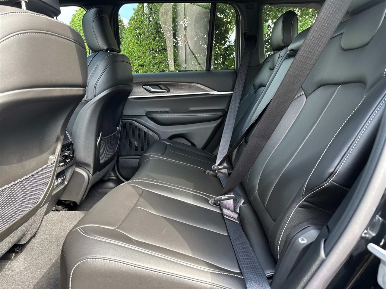 2025 Jeep Grand Cherokee Limited photo 24