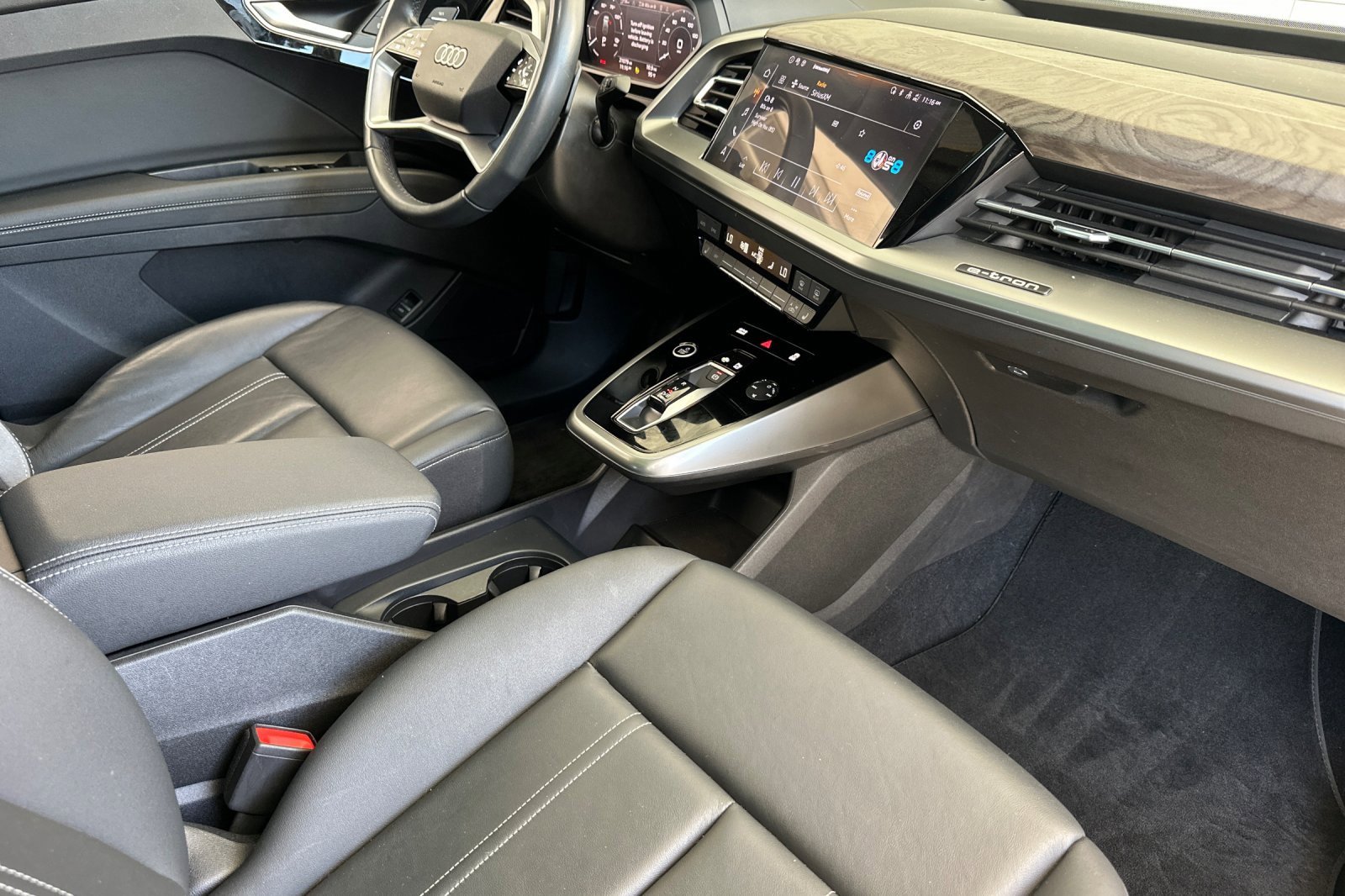 2023 Audi Q4 50 E-tron Prestige photo 9