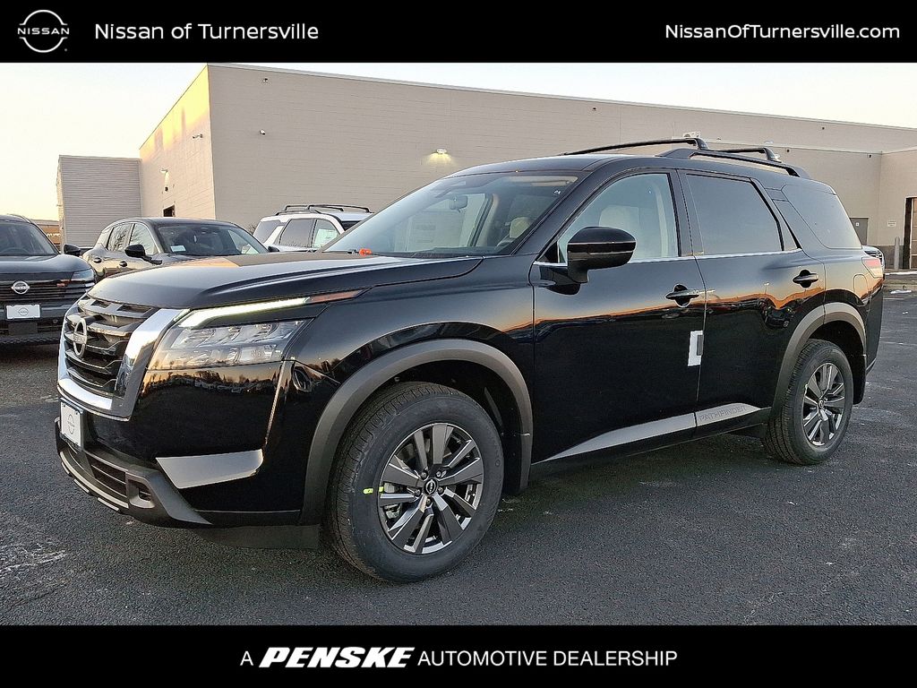 2025 Nissan Pathfinder SV's photo