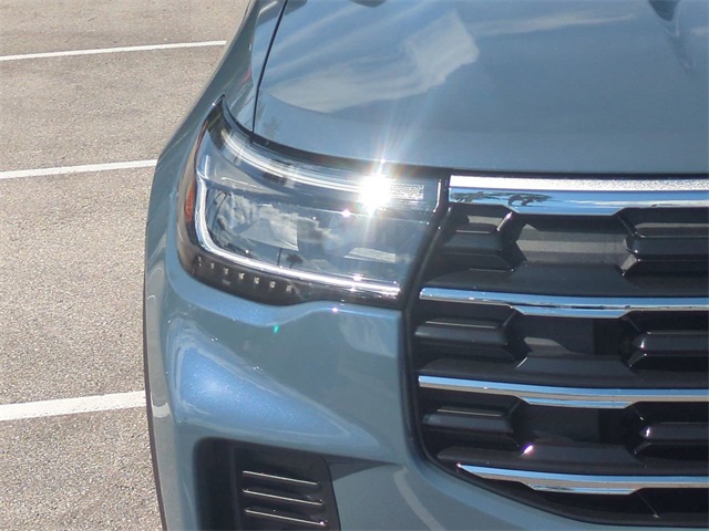 2025 Ford Explorer photo 8
