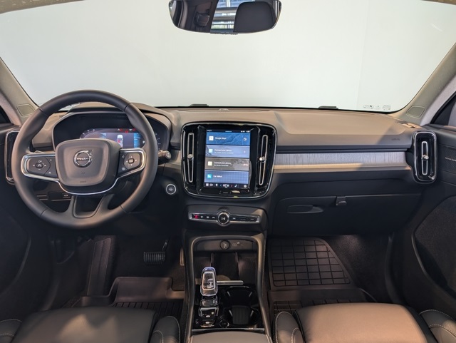2023 Volvo XC40 Plus photo 15
