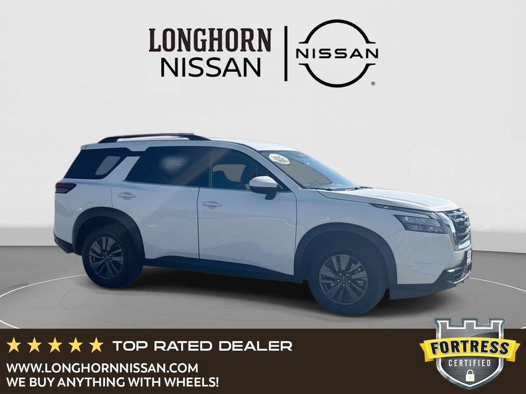 2023 Nissan Pathfinder SV's photo