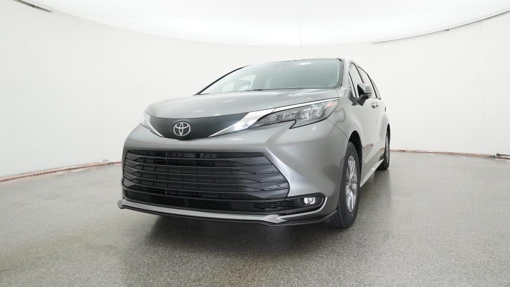 2026 Toyota Sienna XLE photo 4
