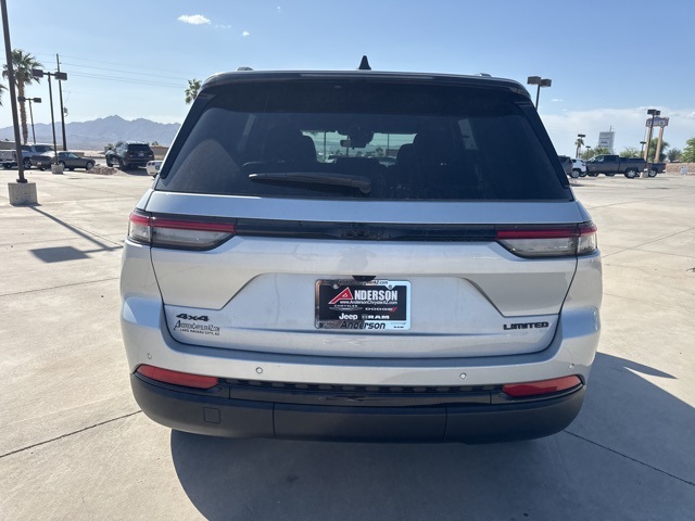 2025 Jeep Grand Cherokee Limited photo 3