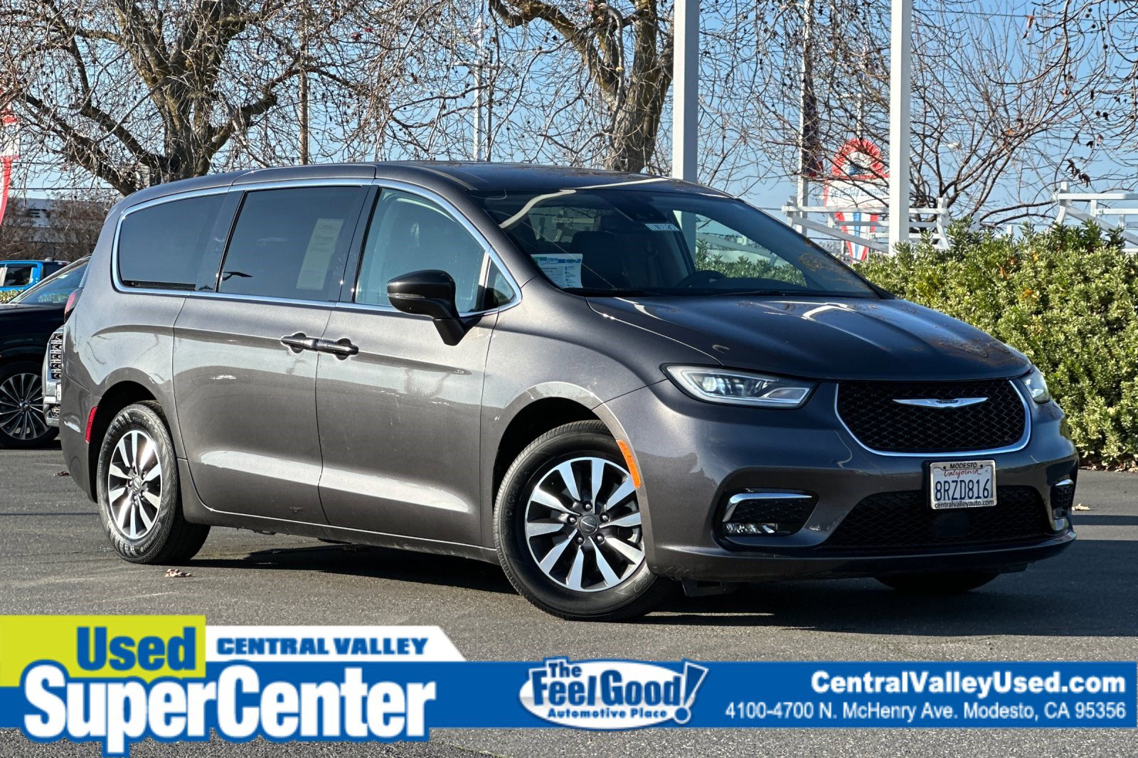 2022 Chrysler Pacifica Hybrid Touring L's photo