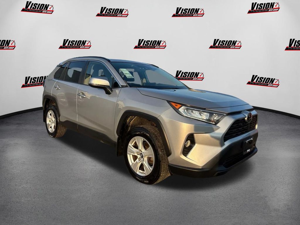 2019 Toyota RAV4 XLE photo 3