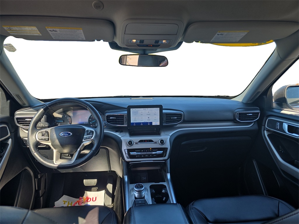2023 Ford Explorer XLT photo 2