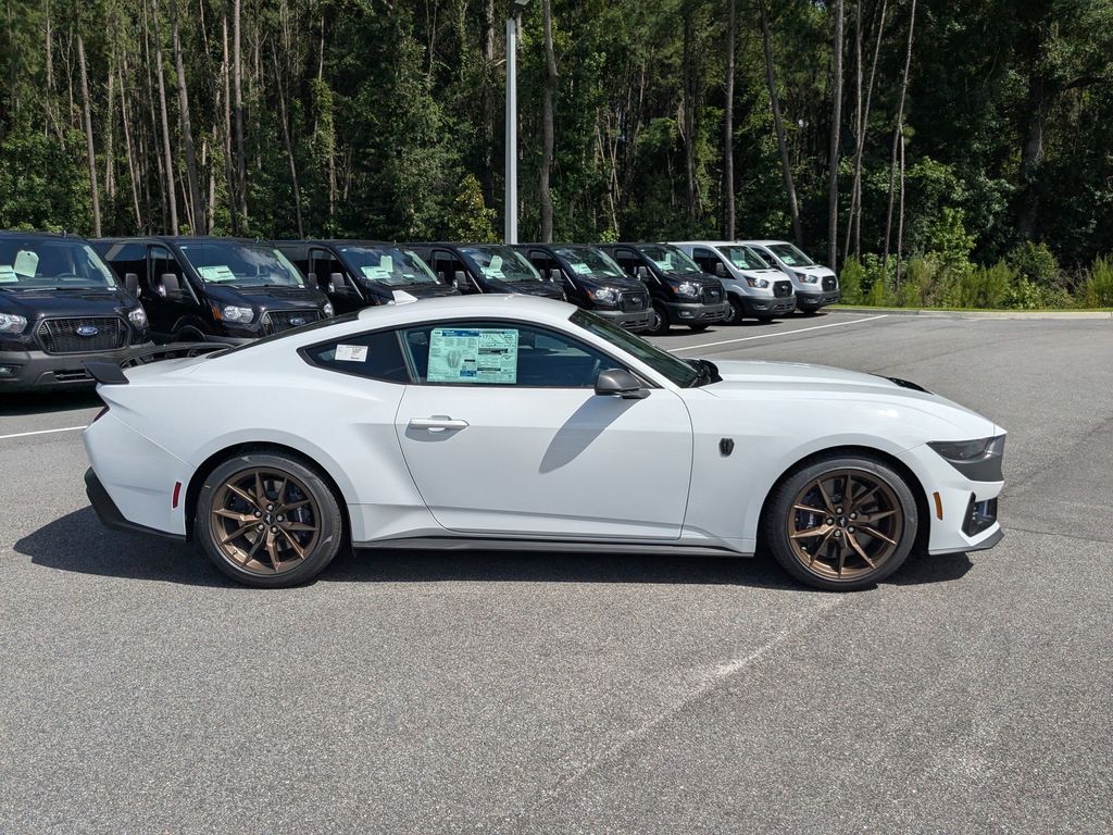 2025 Ford Mustang Dark Horse photo 3