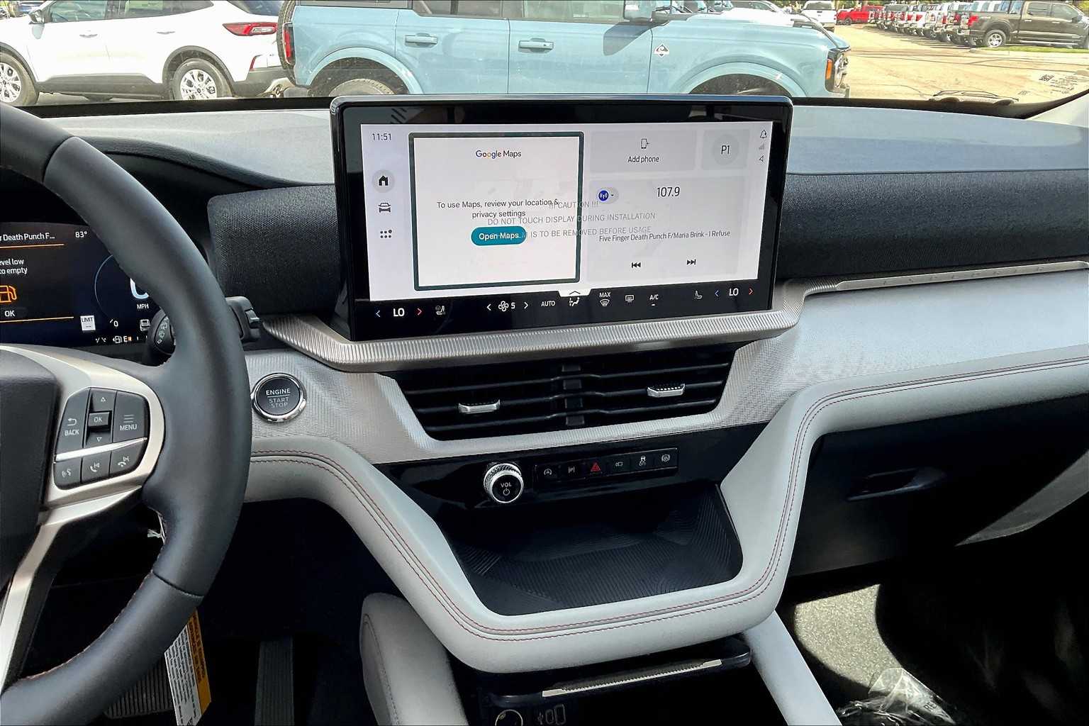 2025 Ford Explorer photo 4