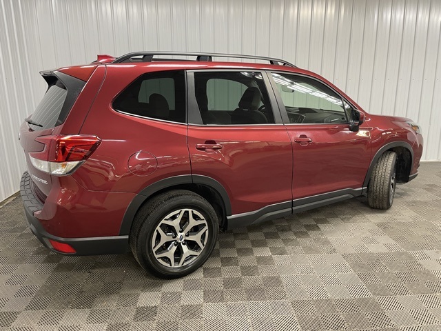 2022 Subaru Forester Premium photo 3