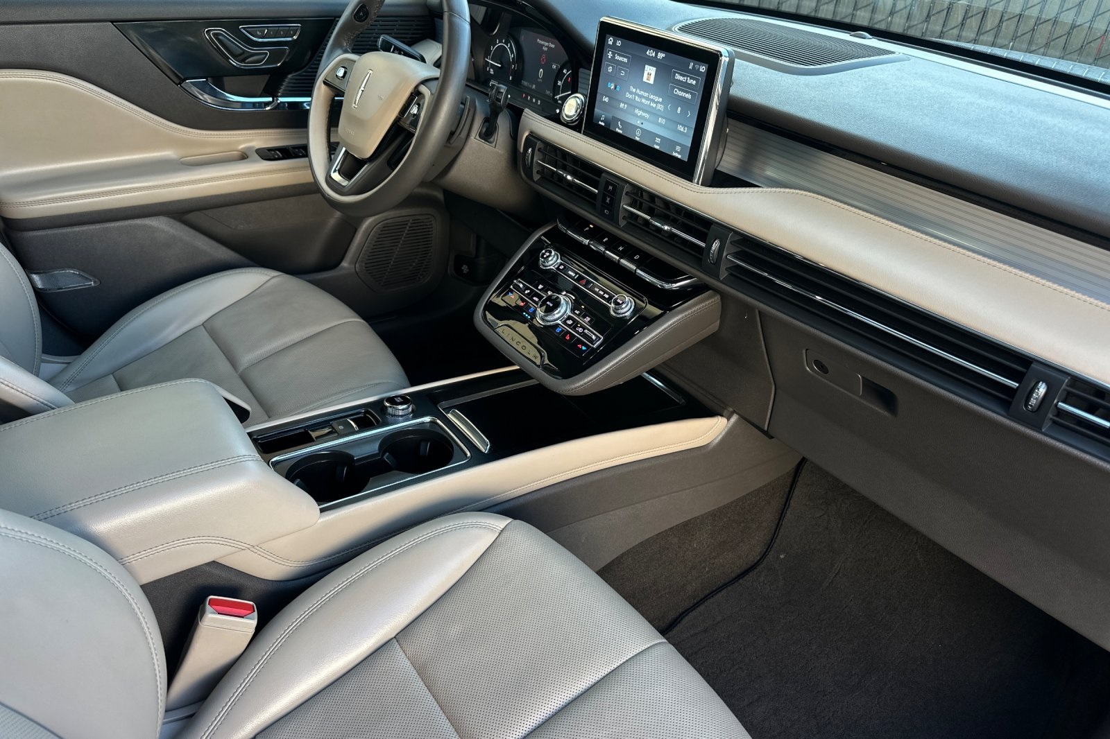 2022 Lincoln Corsair Standard photo 14