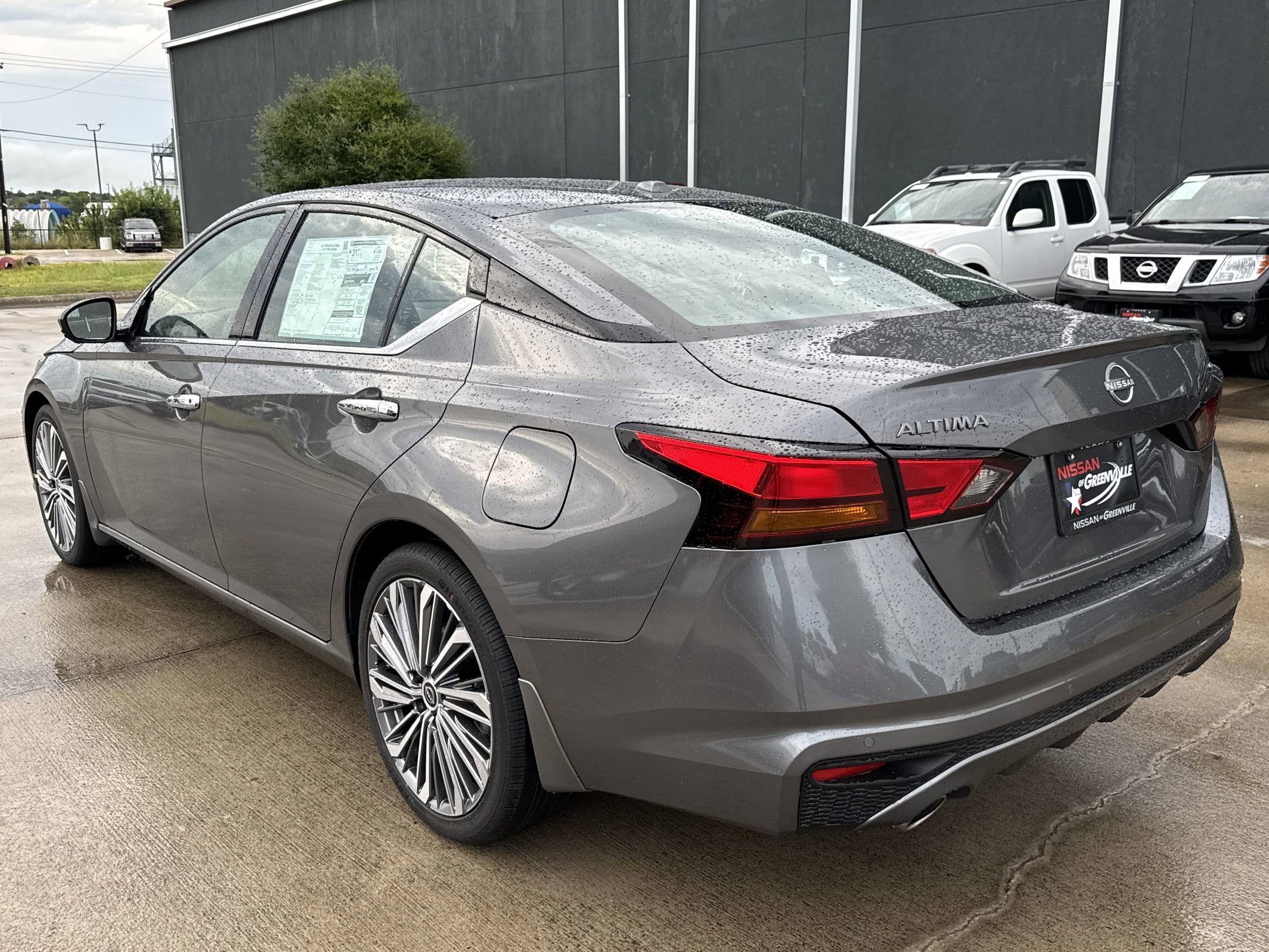 2025 Nissan Altima SL photo 3