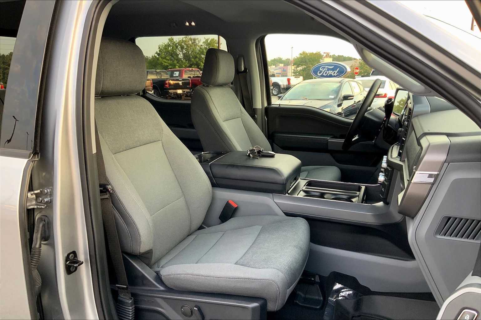 2024 Ford F-150 XLT photo 8