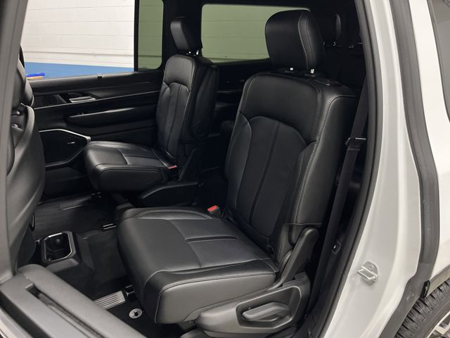 2024 Jeep Wagoneer Series III photo 28