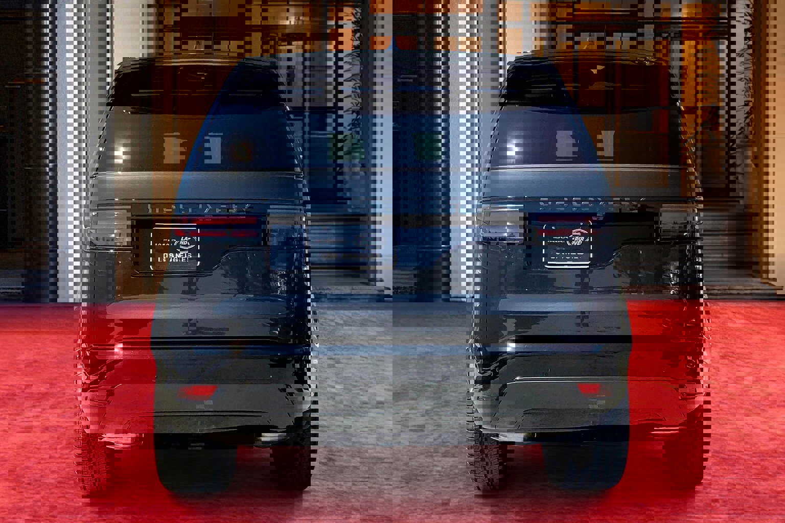 2025 Land Rover Discovery SE photo 3