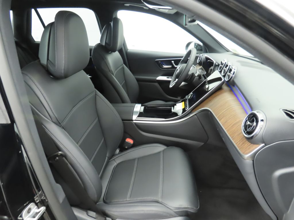 2025 Mercedes Benz GLC 300 photo 18