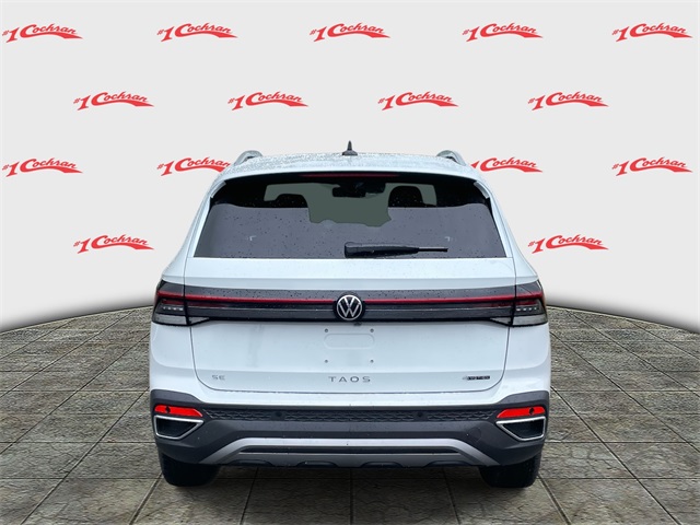 2025 Volkswagen Taos SE photo 3