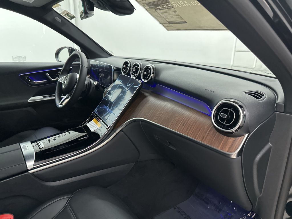 2025 Mercedes Benz GLC 300 photo 17