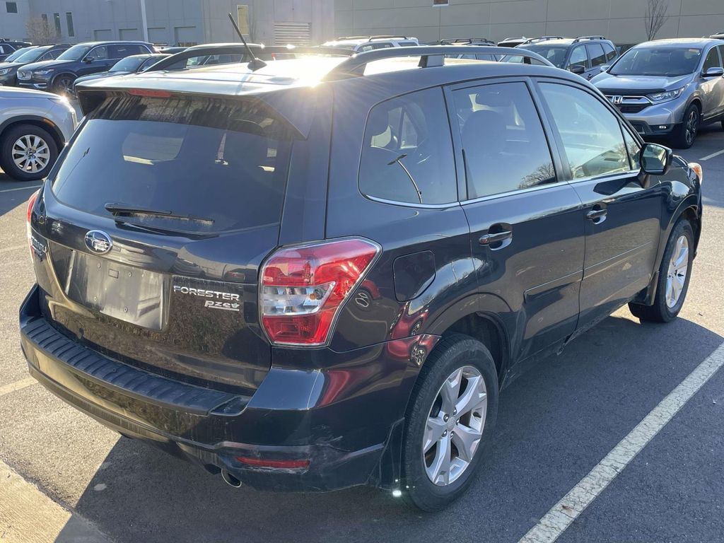 2014 Subaru Forester 2.5i photo 2