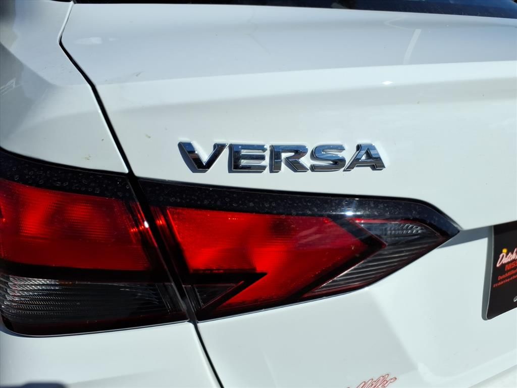 2025 Nissan Versa S photo 4