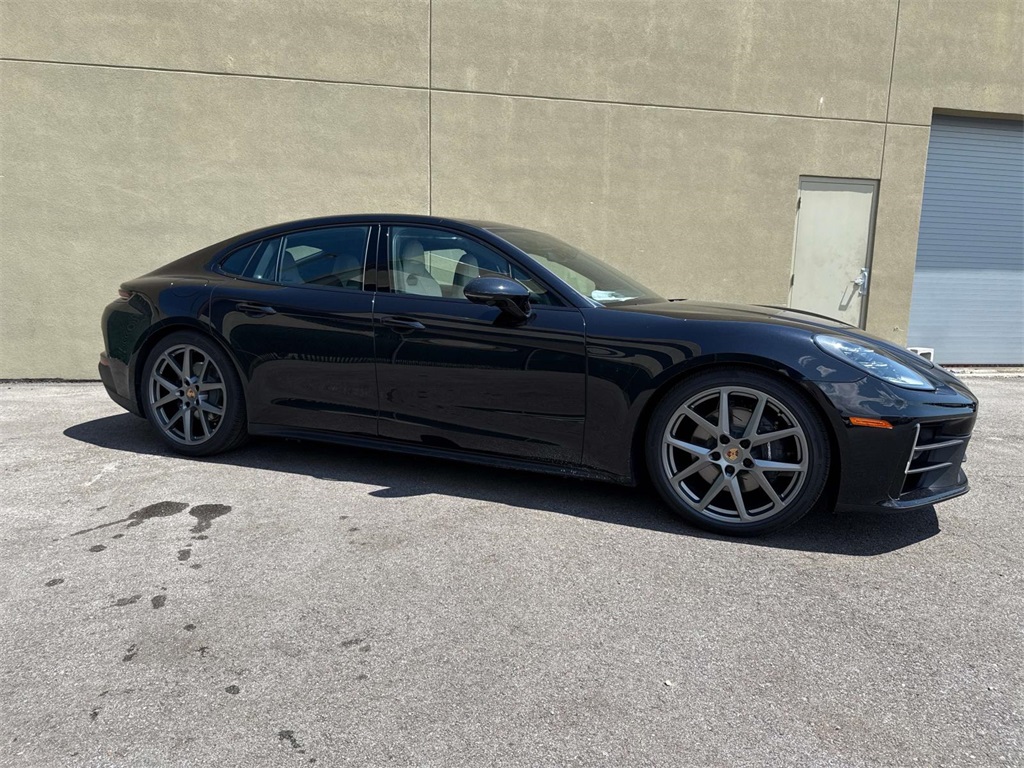 2025 Porsche Panamera 4 photo 7