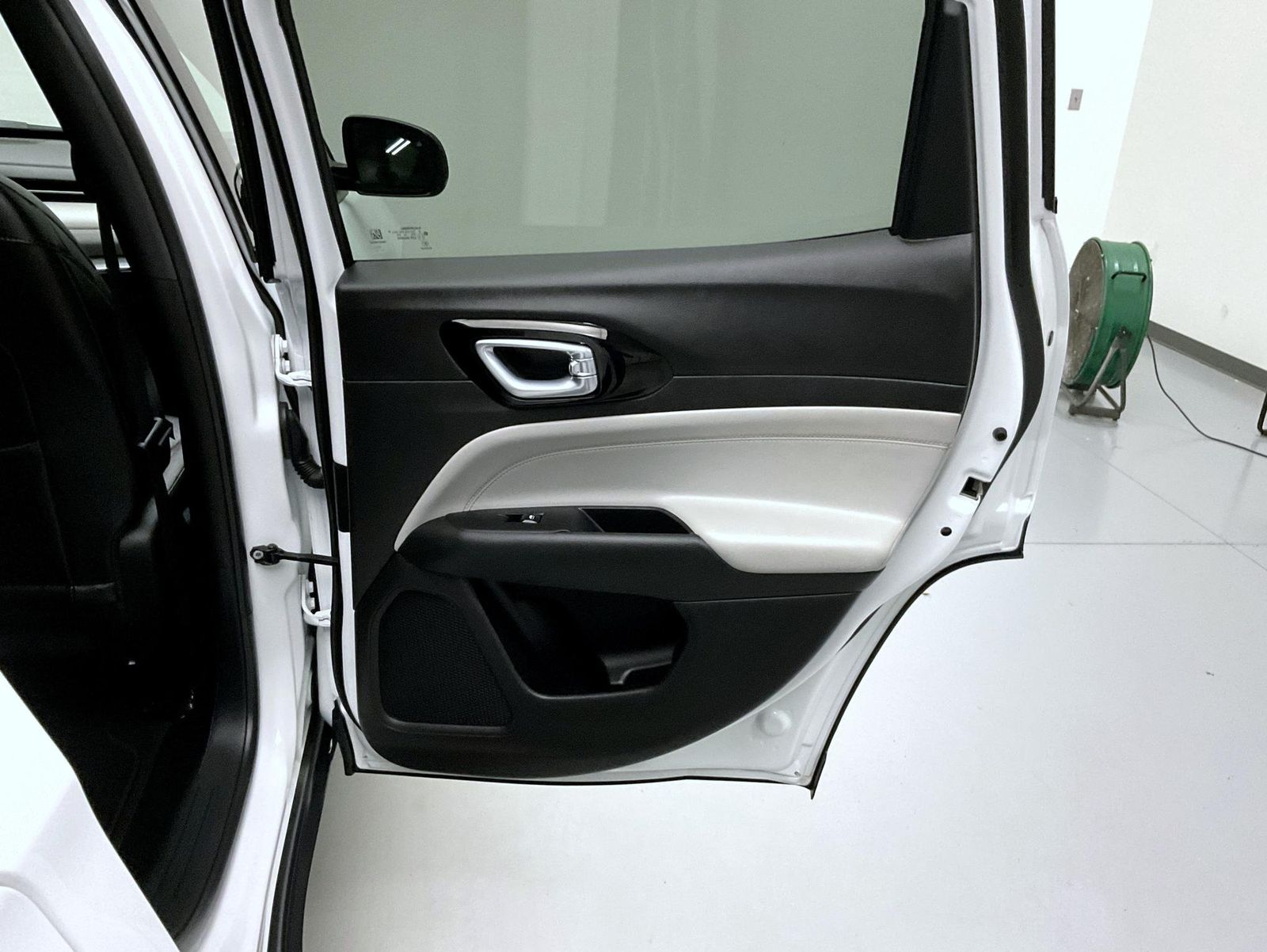2024 Jeep Compass Limited photo 17