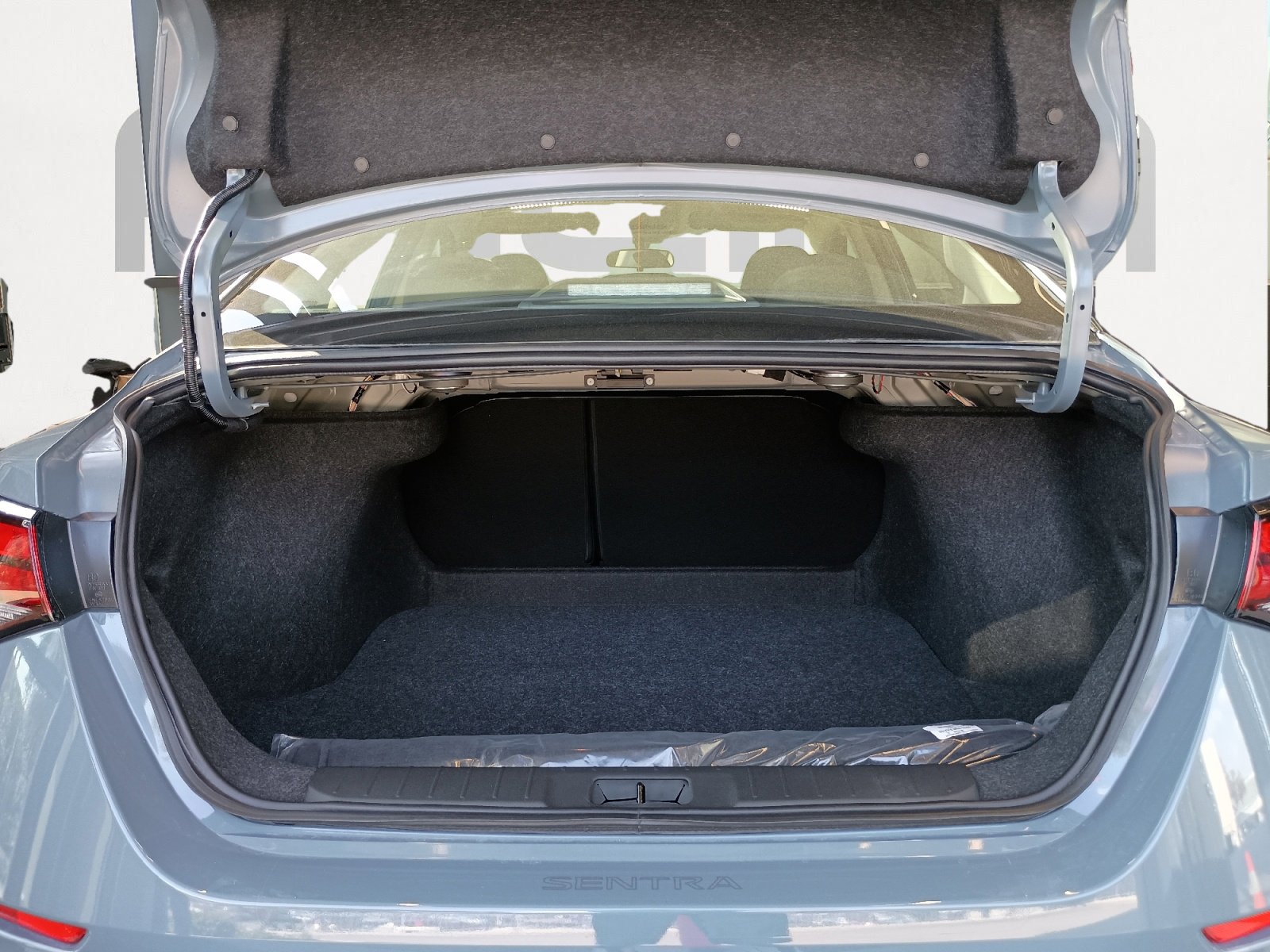 2025 Nissan Sentra SV photo 9