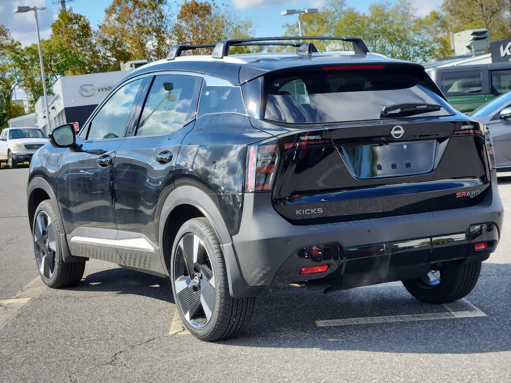 2026 Nissan Kicks SR photo 4