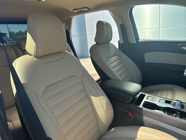 2022 Ford Edge SEL photo 27
