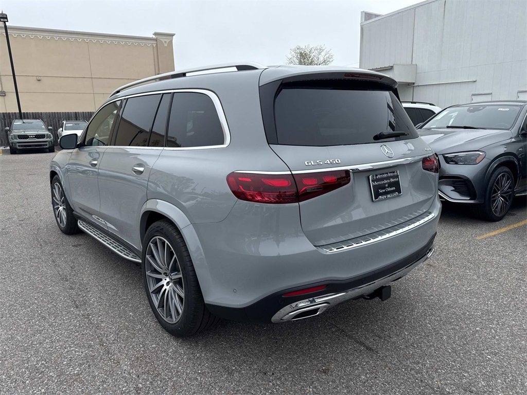 2025 Mercedes Benz GLS 450 4MATIC photo 3