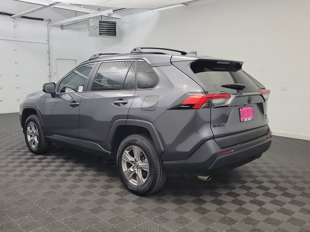 2023 Toyota RAV4 XLE photo 3