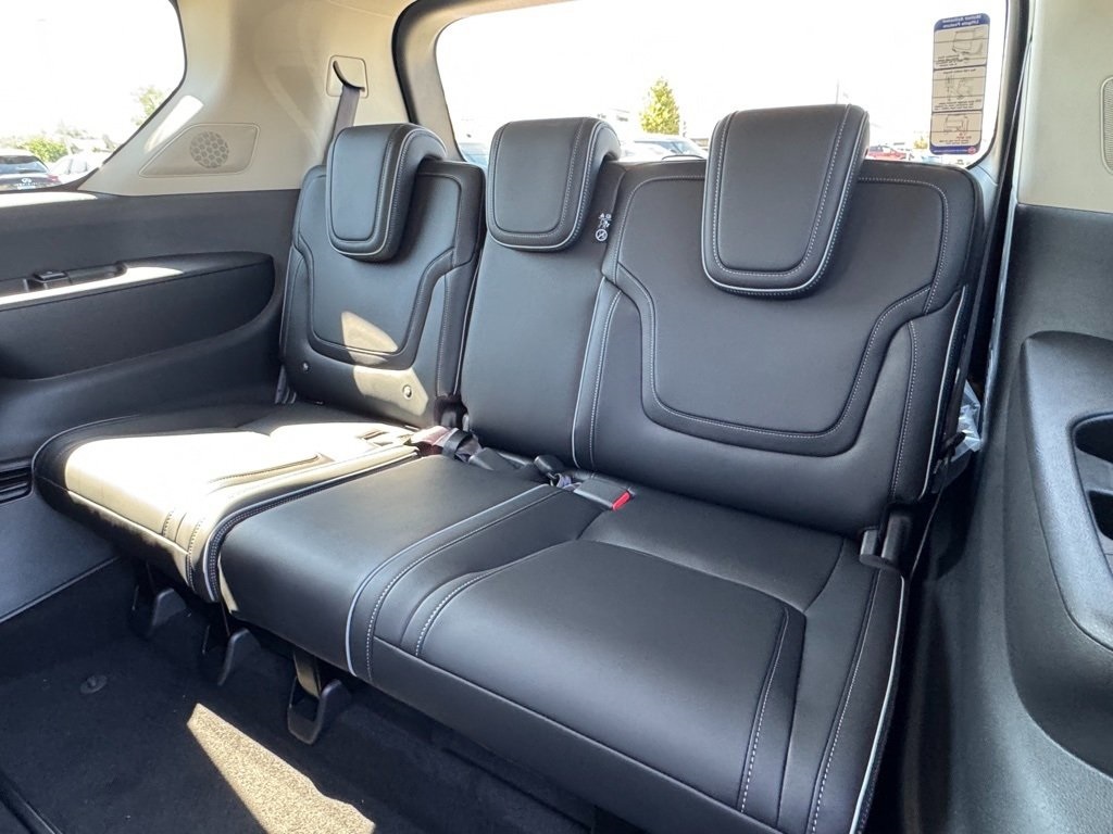 2026 Infiniti QX80 Luxe photo 18