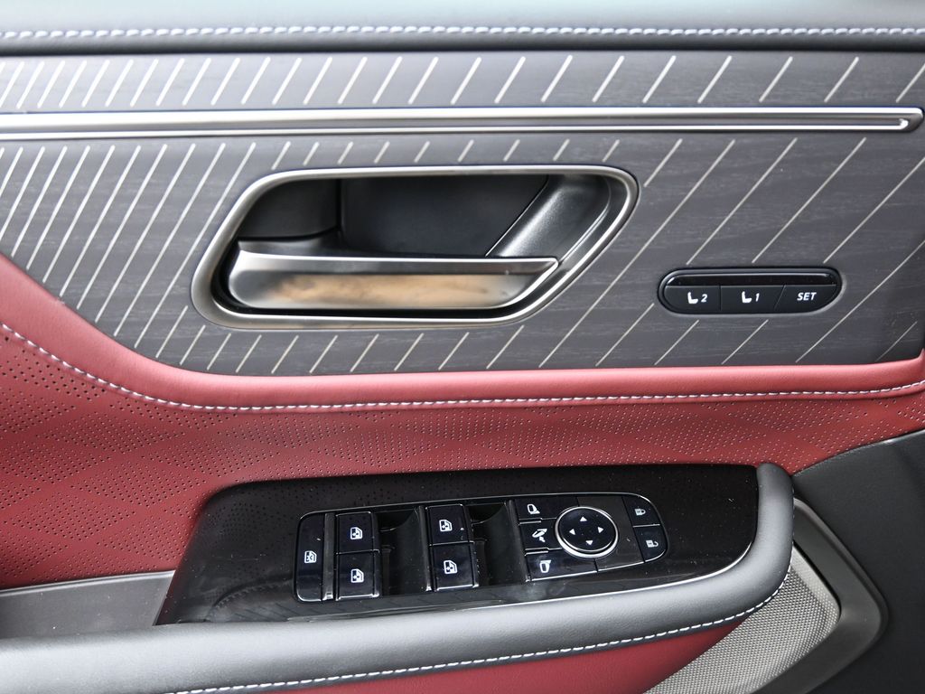 2026 Infiniti QX80 photo 9