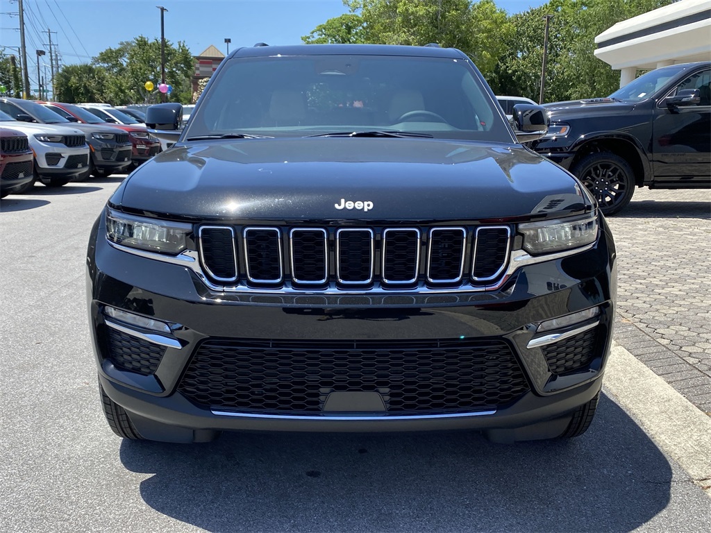 2025 Jeep Grand Cherokee Limited photo 3