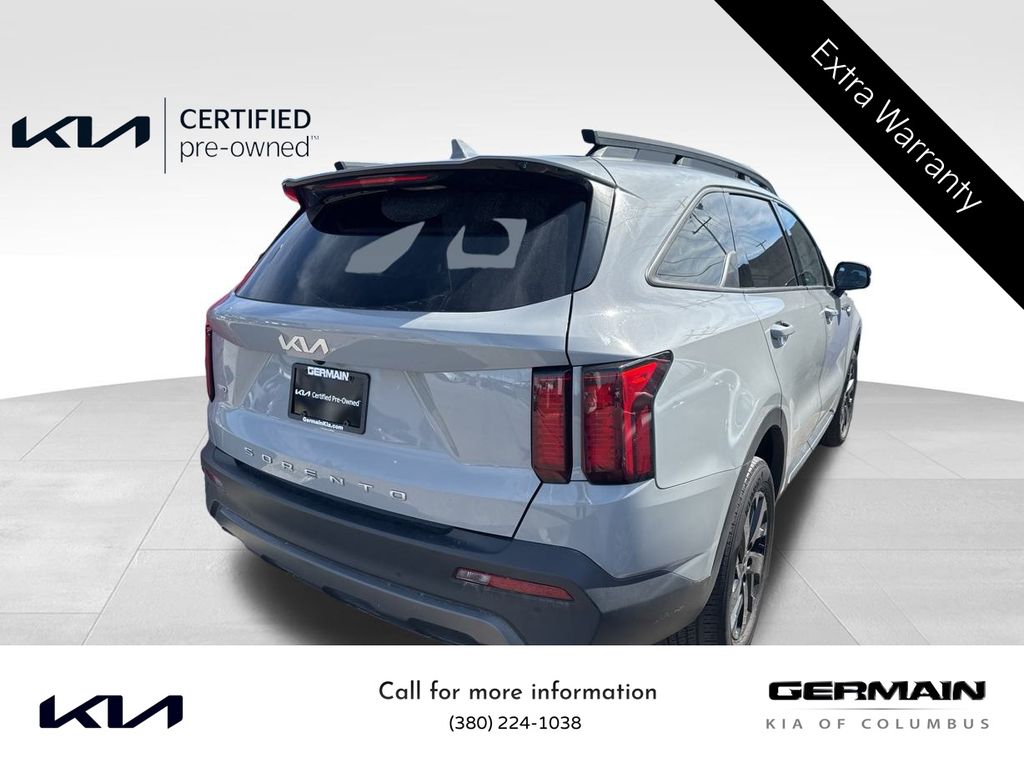 2022 Kia Sorento S photo 2