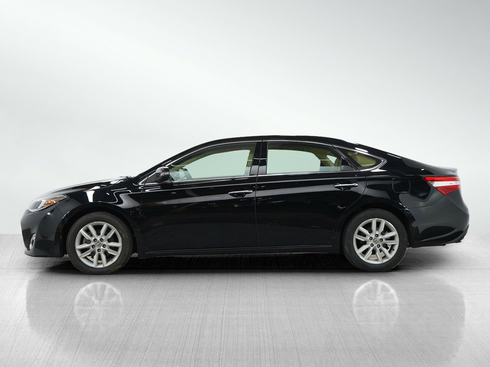 Used 2014 Toyota Avalon XLE Premium with VIN 4T1BK1EB0EU105569 for sale in Bloomington, Minnesota