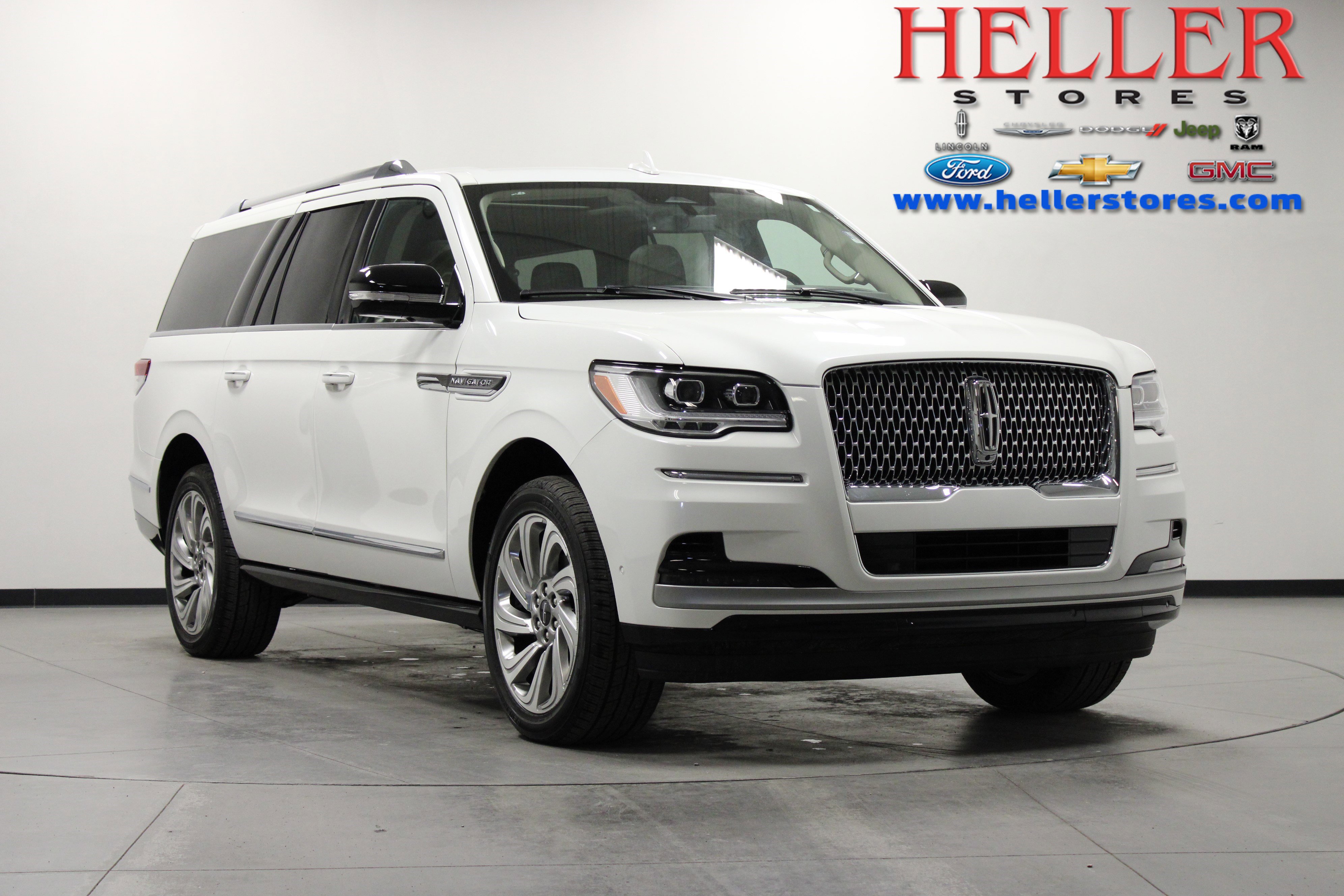 Used 2024 Pristine White Metallic Tri-Coat Lincoln L Reserve image 1