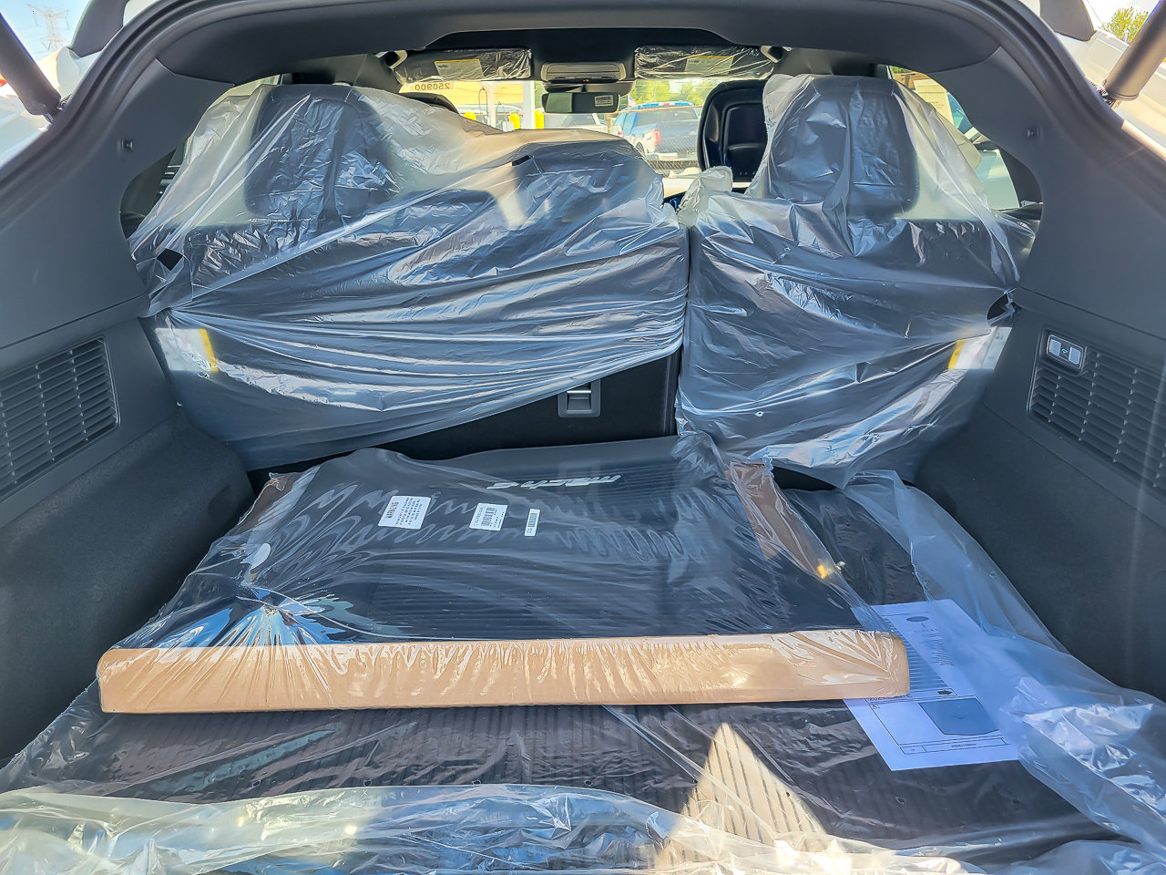 2025 FORD MUSTANG MACH-E - Image 18