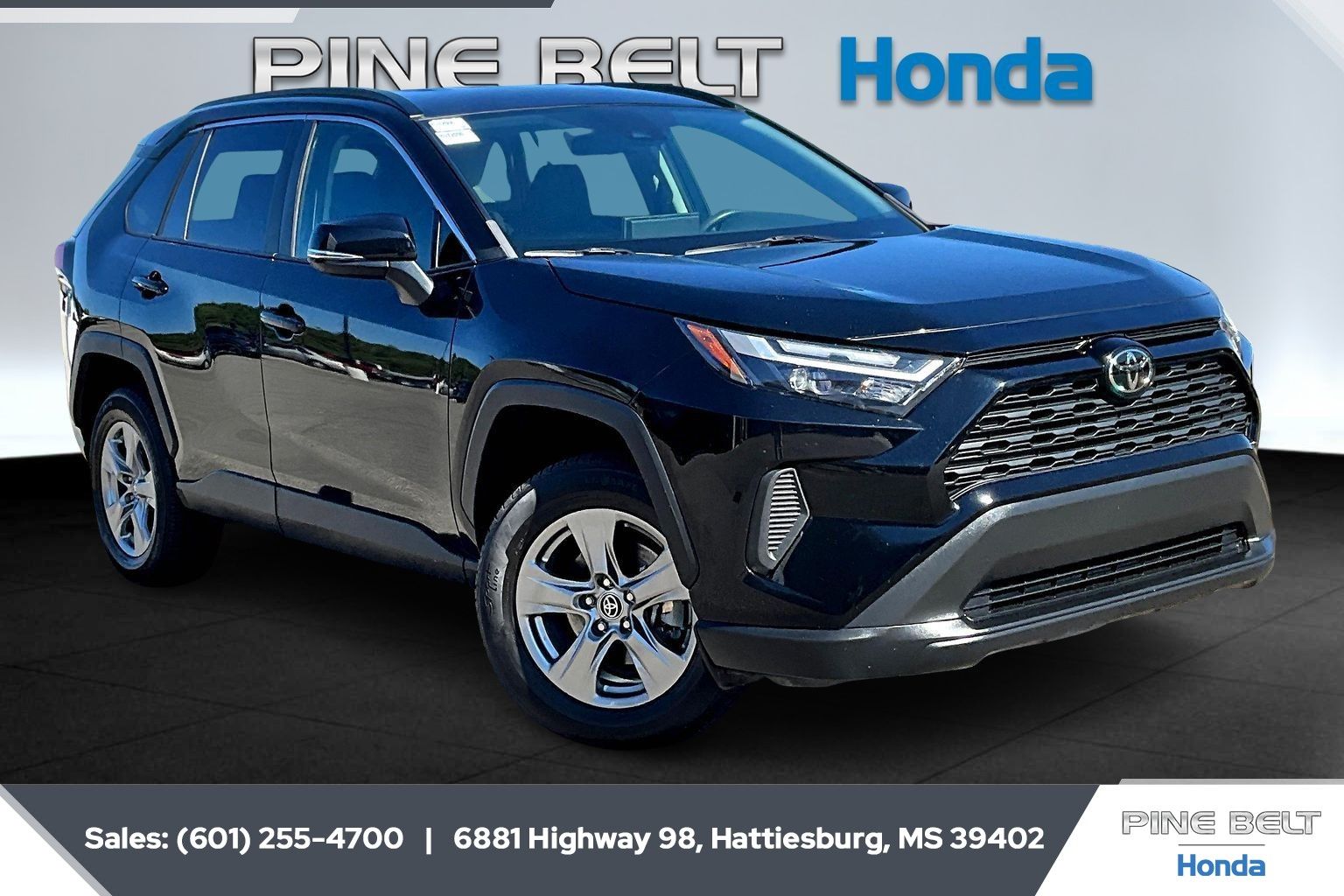 2023 Toyota RAV4 XLE's photo