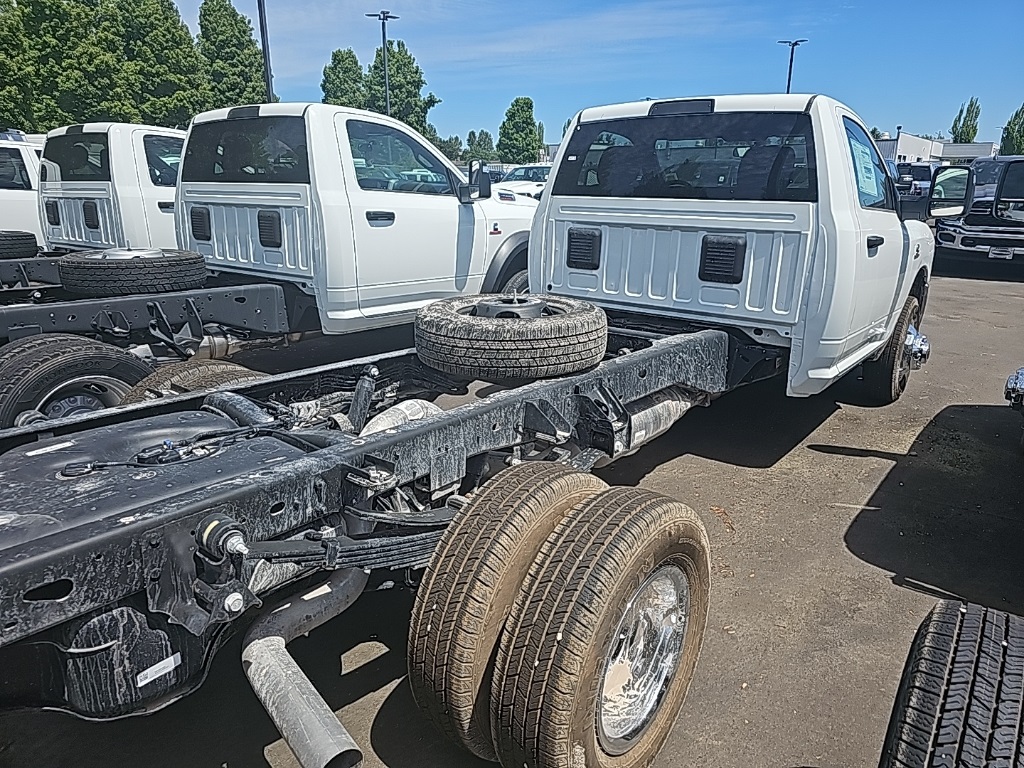 2024 Ram 3500 Tradesman photo 3