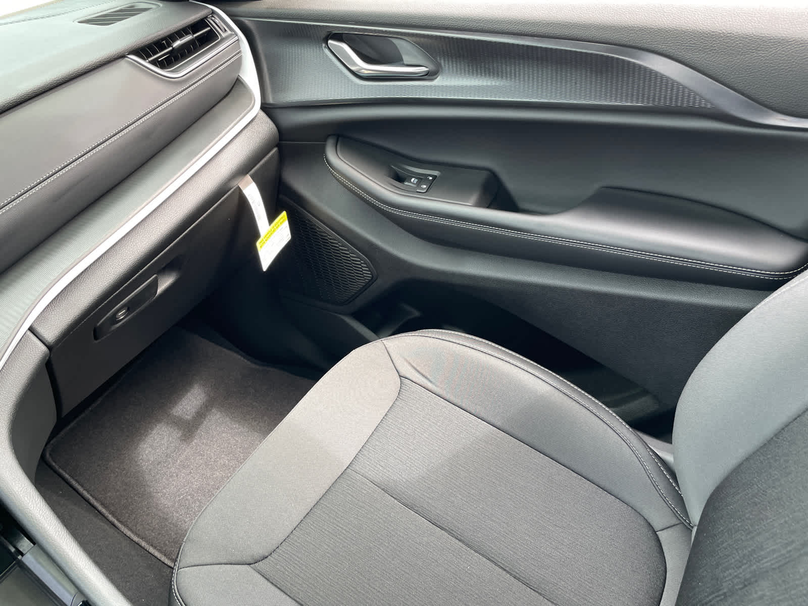 2025 Jeep Grand Cherokee Laredo X photo 13