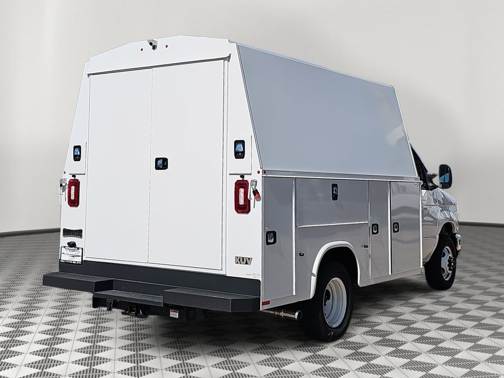 2025 Ford E-350 photo 2