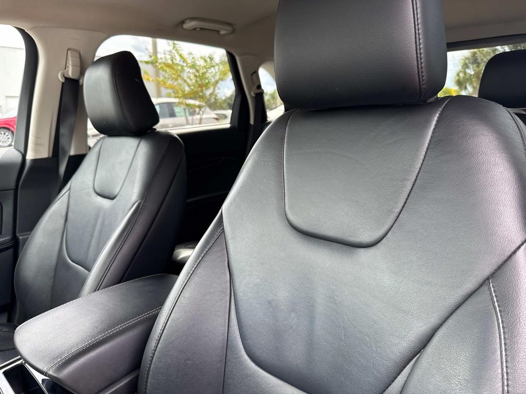 2020 Ford Edge Titanium photo 20