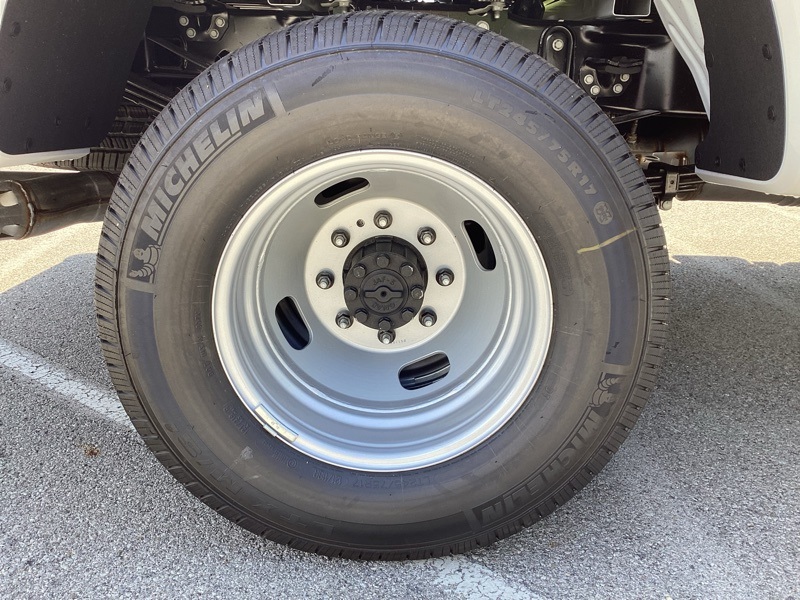 2025 Ford F-350 photo 9