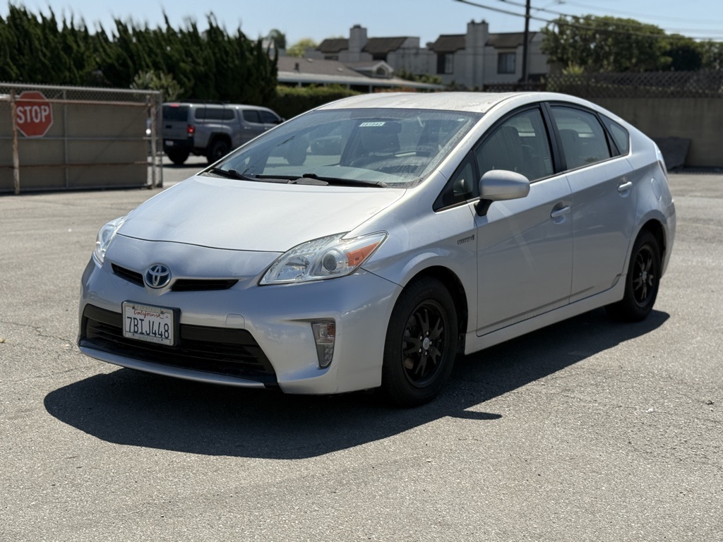2013 Toyota Prius Three photo 3